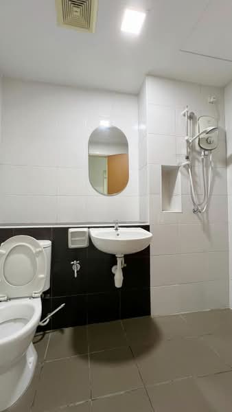 Apartment for Sale at Sky Garden Residences - Win Tan - Bathroom - PropertyGuru.com.my