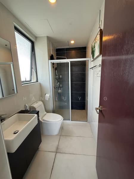 Royal Strand @ Country Garden Danga Bay untuk Untuk Disewa - RM 1,400 /bulan, Apr 2026 - Bathroom - PropertyGuru.com.my