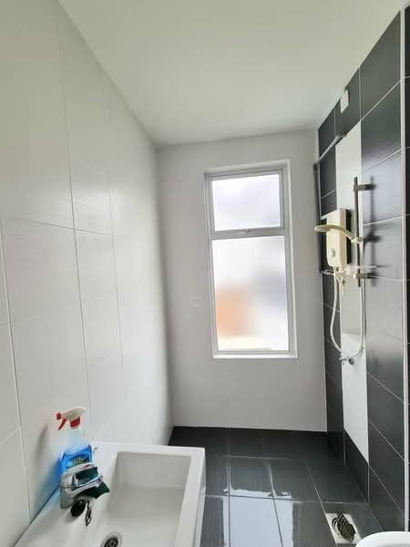 3-storey Terraced House for Rent in Masai (Johor) - SJ CHAN - Bathroom - PropertyGuru.com.my