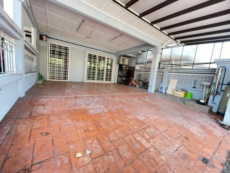 2-storey Terraced House for Sale in Petaling Jaya (Selangor) - Cik Maya Abdul - Exterior - PropertyGuru.com.my