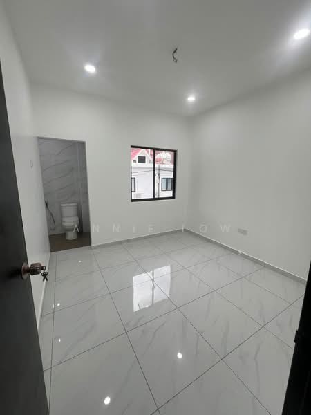 2-storey Terraced House for Sale in Bandar Selesa Jaya (Skudai) - Annie Low - Bathroom - PropertyGuru.com.my
