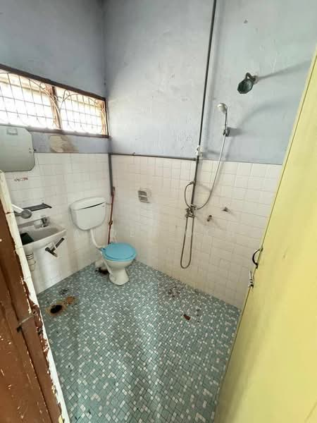 2-storey Terraced House for Sale in Taman Pelangi (Johor Bahru) - Aiden Goh - Bathroom - PropertyGuru.com.my