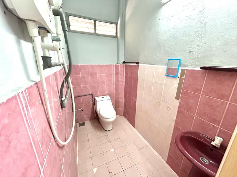 2-storey Terraced House for Sale in Taman Melawati (Ulu Kelang) - Thoriq Suparman - Bathroom - PropertyGuru.com.my