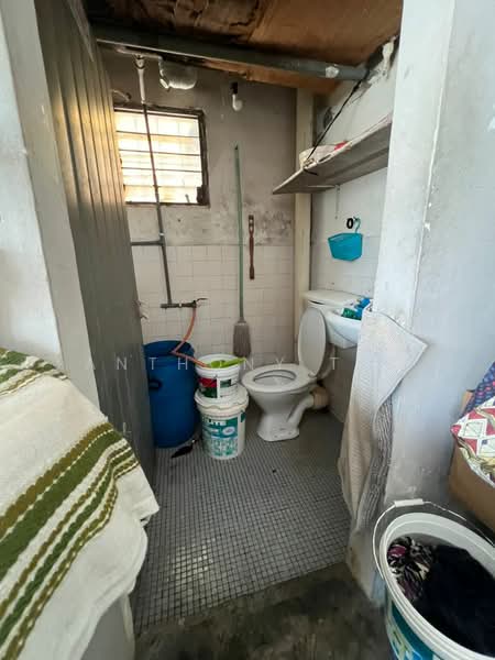 Taman Kajang Utama untuk Untuk Dijual - RM 105,000, Apr 2026 - Bathroom - PropertyGuru.com.my