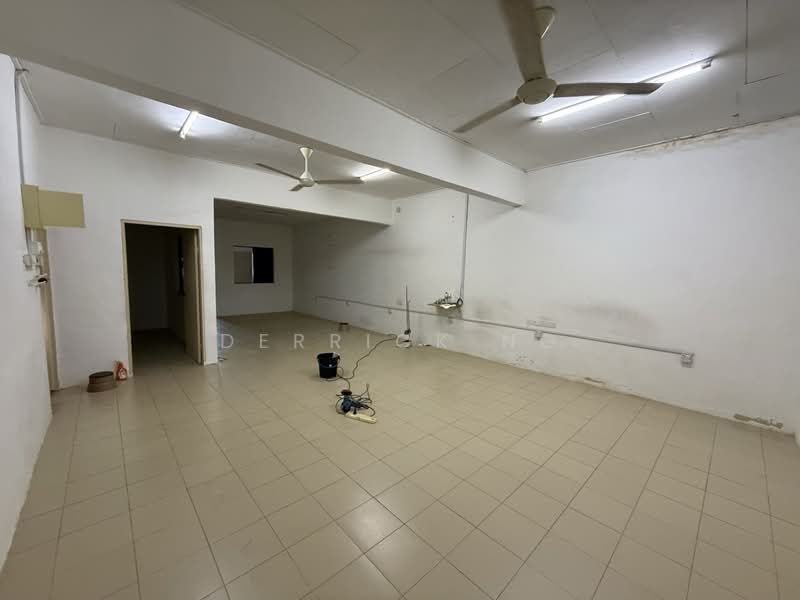 Shop for Sale in Pekan Nanas (Johor) - Derrick Ng - Interior - PropertyGuru.com.my