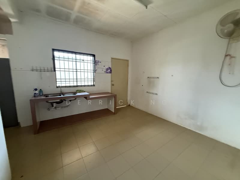 Shop for Sale in Pekan Nanas (Johor) - Derrick Ng - Kitchen - PropertyGuru.com.my