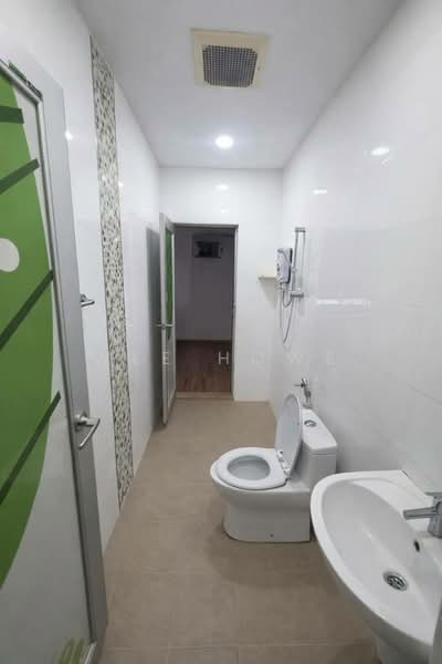 Bungalow for Sale in Taman Kebun Teh (Johor Bahru) - Wee Howe - Bathroom - PropertyGuru.com.my