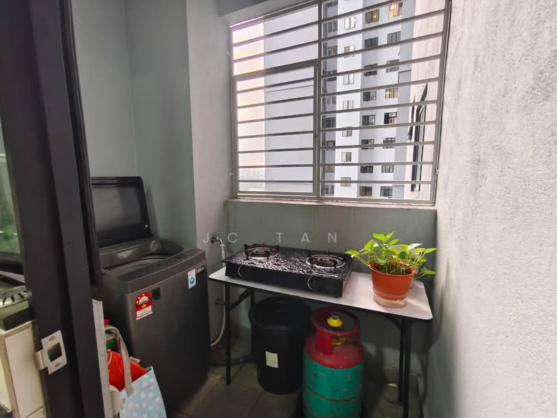 Service Residence for Sale at Majestic Maxim - JC Tan - Balcony - PropertyGuru.com.my