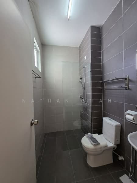 Cluster House for Sale in Taman Seri Austin (Tebrau) - Nathan Chan - Bathroom - PropertyGuru.com.my