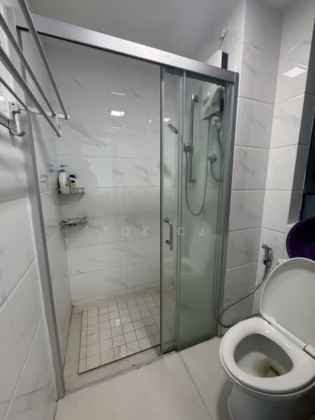 Service Residence for Sale in Forest City (Gelang Patah) - Tok CJ - Bathroom - PropertyGuru.com.my