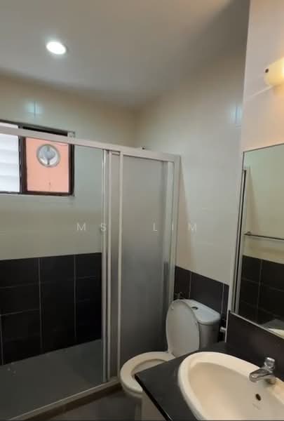 Kondominium untuk Dijual di Grand View - Ms. Lim - Bathroom - PropertyGuru.com.my