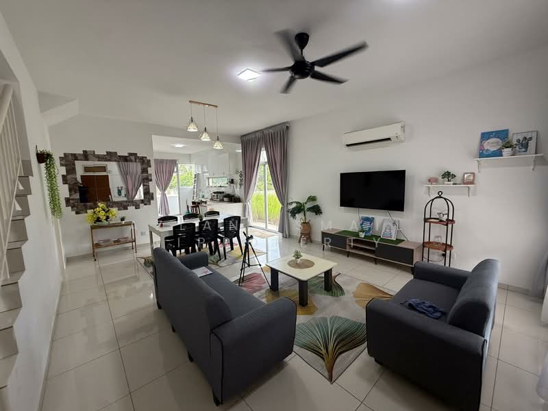 2-storey Terraced House for Sale in Setia Eco Gardens (Gelang Patah) - Azlan Ismail aiproperty - Living Room - PropertyGuru.com.my