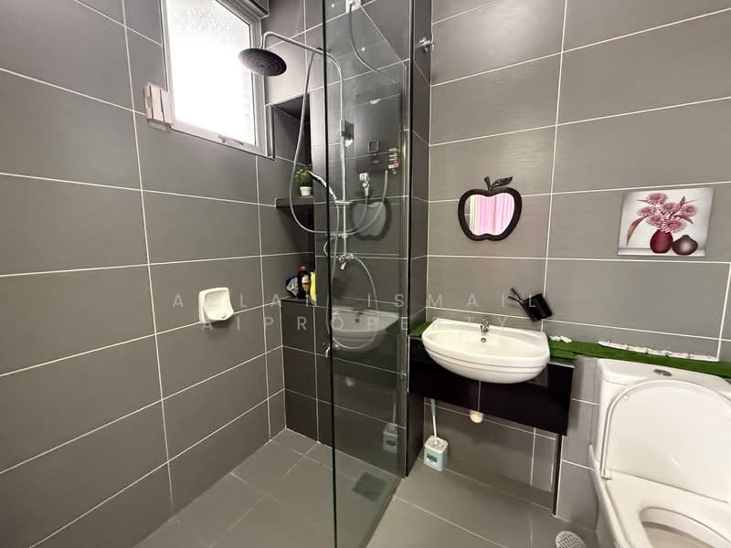 2-storey Terraced House for Sale in Setia Eco Gardens (Gelang Patah) - Azlan Ismail aiproperty - Bathroom - PropertyGuru.com.my