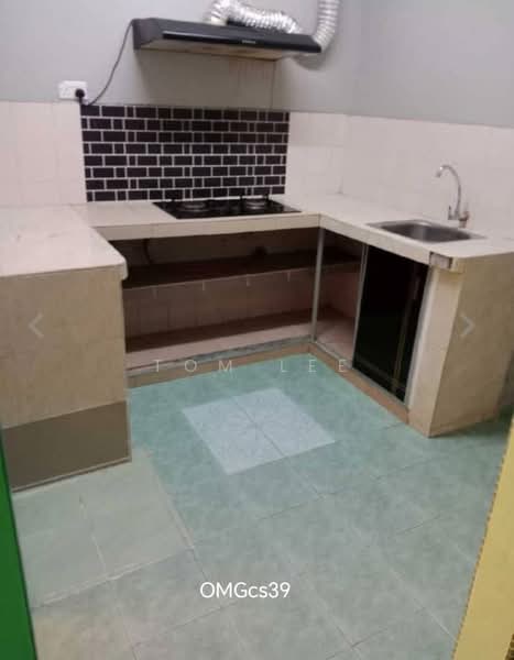 Flat for Sale at Bandar Bukit Tinggi 2 - Tom Lee - Kitchen - PropertyGuru.com.my