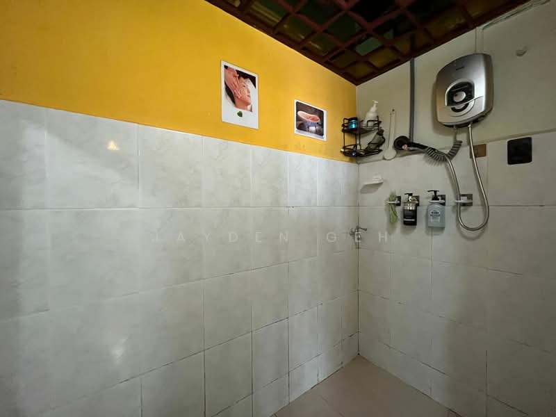 Kedai untuk Disewa di Pekan Simpang Kuala (Alor Setar) - Jayden Geh - Bathroom - PropertyGuru.com.my