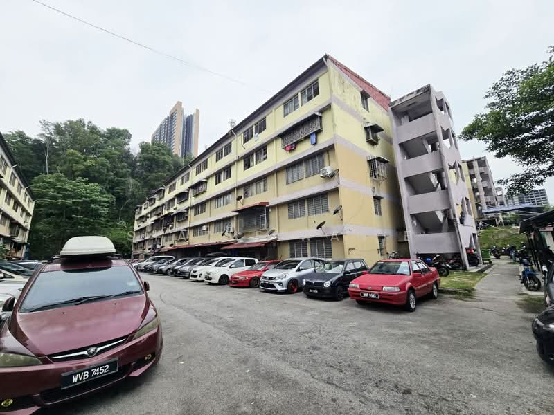 Flat Taman Desa Cheras (Blok 1 3 5 7) untuk Untuk Dijual - RM 160,000, Apr 2026 - Exterior - PropertyGuru.com.my