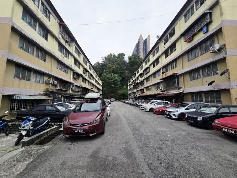 Flat Taman Desa Cheras (Blok 1 3 5 7) untuk Untuk Dijual - RM 160,000, Apr 2026 - Exterior - PropertyGuru.com.my