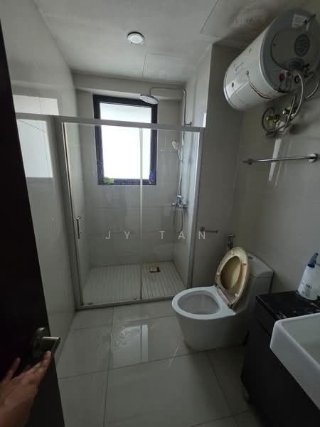 Condominium for Rent at Amberside @ Country Garden Danga Bay - JY Tan - Bathroom - PropertyGuru.com.my