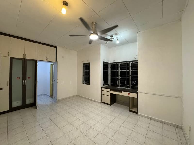 2-storey Terraced House for Sale in Taman Mutiara Rini (Skudai) - Hui Hui Lim - Bedroom - PropertyGuru.com.my