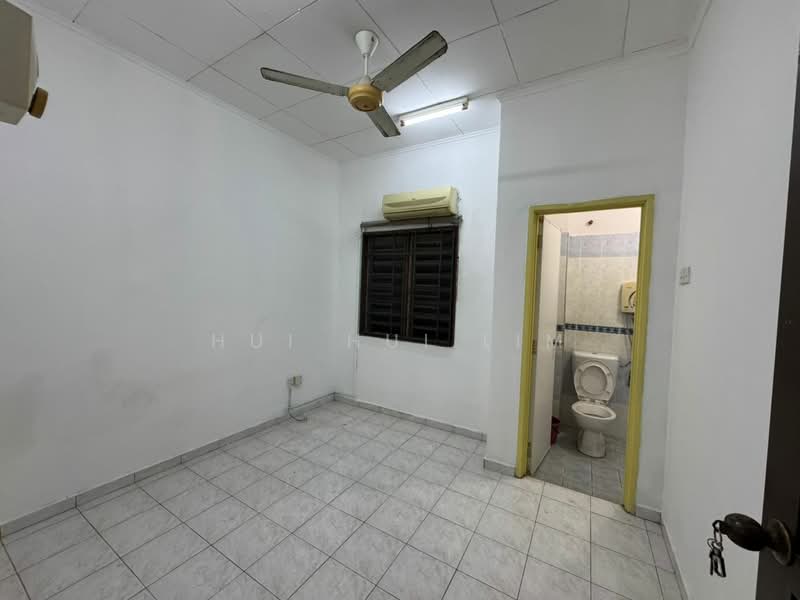 2-storey Terraced House for Sale in Taman Mutiara Rini (Skudai) - Hui Hui Lim - Bathroom - PropertyGuru.com.my
