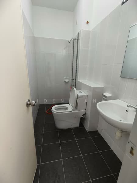 2-storey Terraced House for Sale in Mutiara Rini (Skudai) - Iden Tan - Bathroom - PropertyGuru.com.my