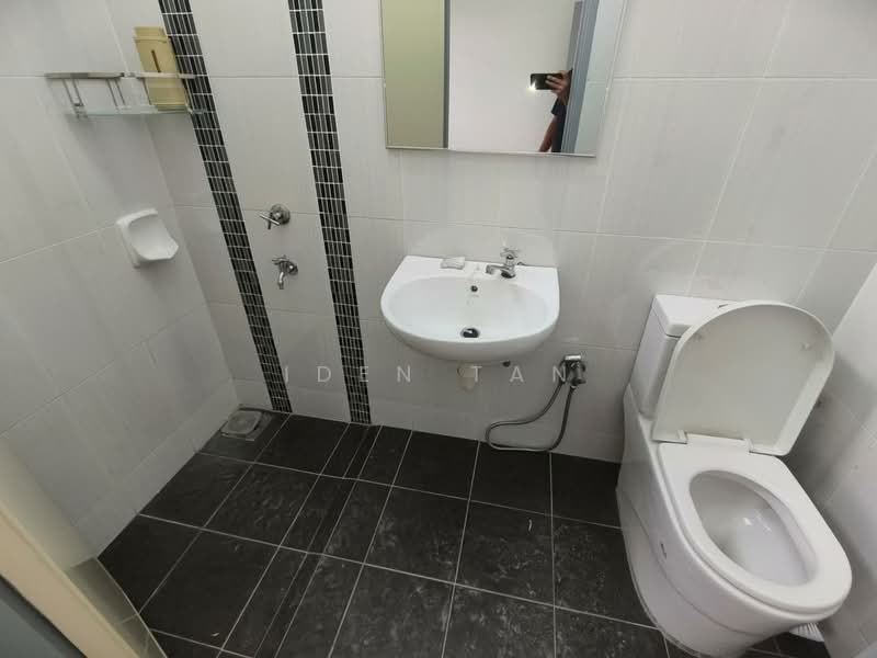 2-storey Terraced House for Sale in Mutiara Rini (Skudai) - Iden Tan - Bathroom - PropertyGuru.com.my