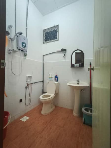 1-storey Terraced House for Sale in Senai (Kulai) - Peter Tan - Bathroom - PropertyGuru.com.my