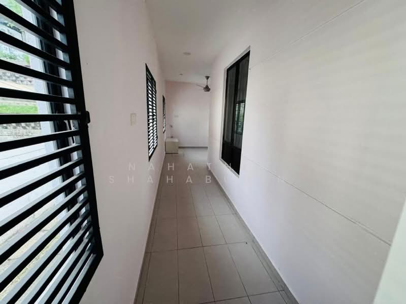 2-storey Terraced House for Sale in Denai Alam (Shah Alam) - Nahathir Shahabudin - Corridor - PropertyGuru.com.my