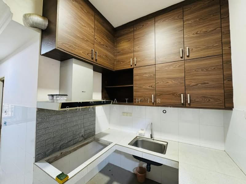 2-storey Terraced House for Sale in Denai Alam (Shah Alam) - Nahathir Shahabudin - Kitchen - PropertyGuru.com.my
