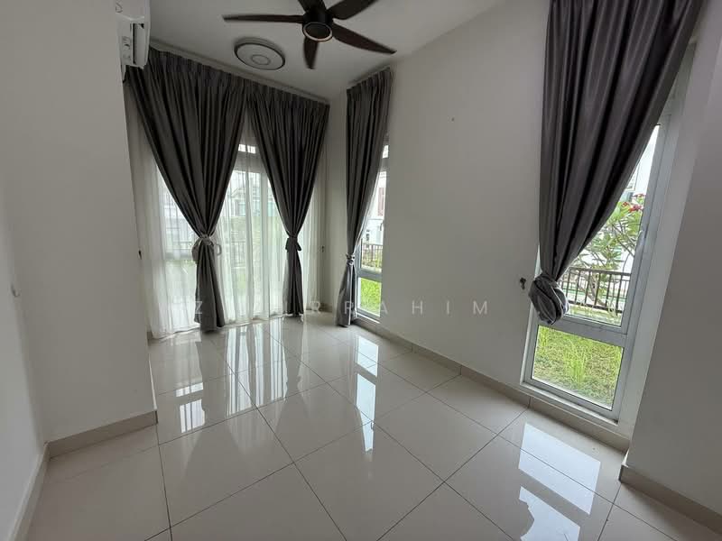 Augusta @ Precinct 12 untuk Untuk Disewa - RM 3,400 /bulan, Apr 2026 - Living Room - PropertyGuru.com.my