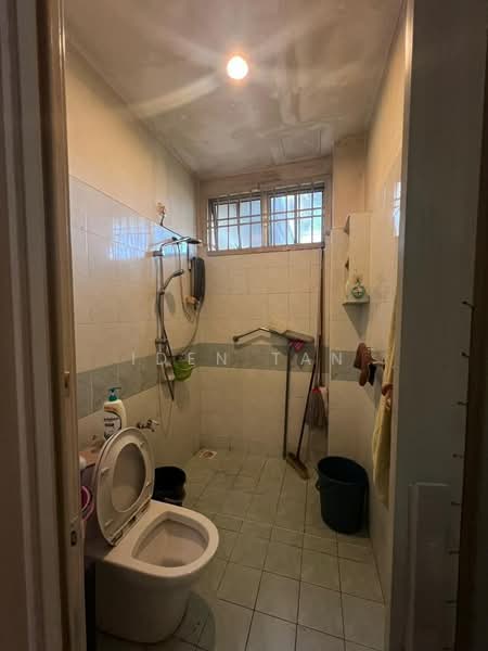 Semi-Detached House for Sale in Taman Pelangi Indah (Ulu Tiram) - Iden Tan - Bathroom - PropertyGuru.com.my