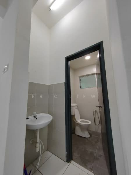 Apartment for Rent at Suria Residence - Eric Liew - Bathroom - PropertyGuru.com.my