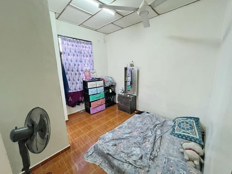 2-storey Terraced House for Sale in Taman Ungku Tun Aminah (Skudai) - Janlly Jong - Bedroom - PropertyGuru.com.my