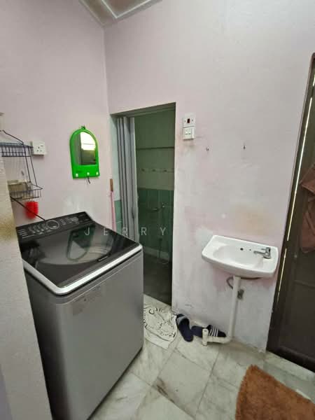 1-storey Terraced House for Rent in Sungai Ara (Penang) - Jerry So - Bathroom - PropertyGuru.com.my