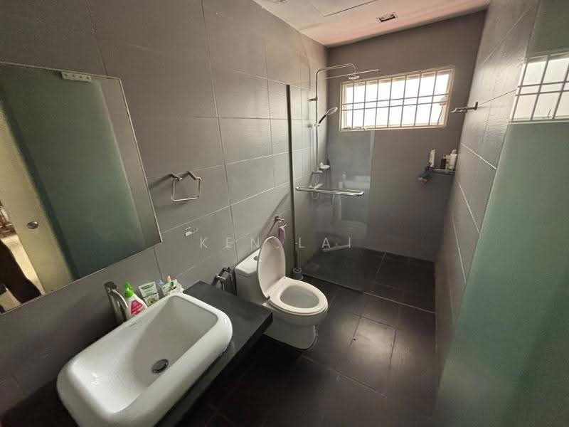 Townhouse for Sale in Jalan Ipoh (Kuala Lumpur) - Ken Lai - Bathroom - PropertyGuru.com.my
