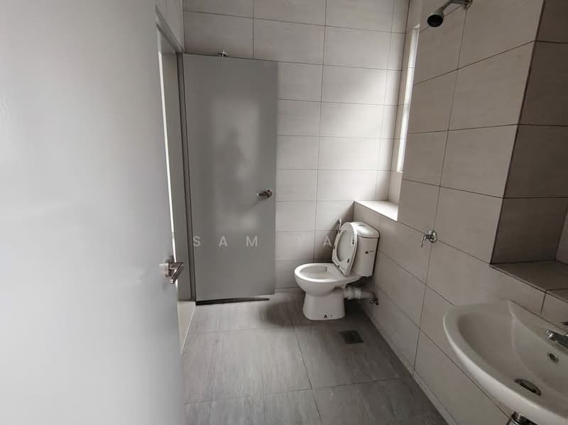 2-storey Terraced House for Sale in Amverton Hills (Sungai Buloh) - Sam Yap - Bathroom - PropertyGuru.com.my