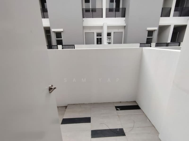 2-storey Terraced House for Sale in Amverton Hills (Sungai Buloh) - Sam Yap - Exterior - PropertyGuru.com.my