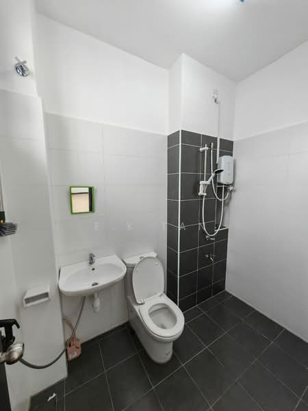 2-storey Terraced House for Rent in Bandar Tiram (Ulu Tiram) - E.K Tan - Bathroom - PropertyGuru.com.my