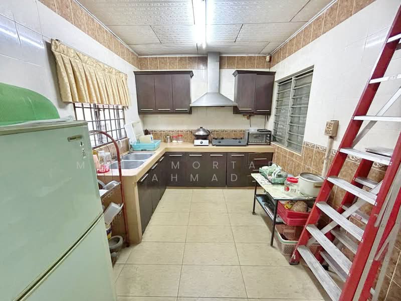 2-storey Terraced House for Sale in Seksyen U9 (Shah Alam) - Mohd Mortadza Ahmad - Kitchen - PropertyGuru.com.my