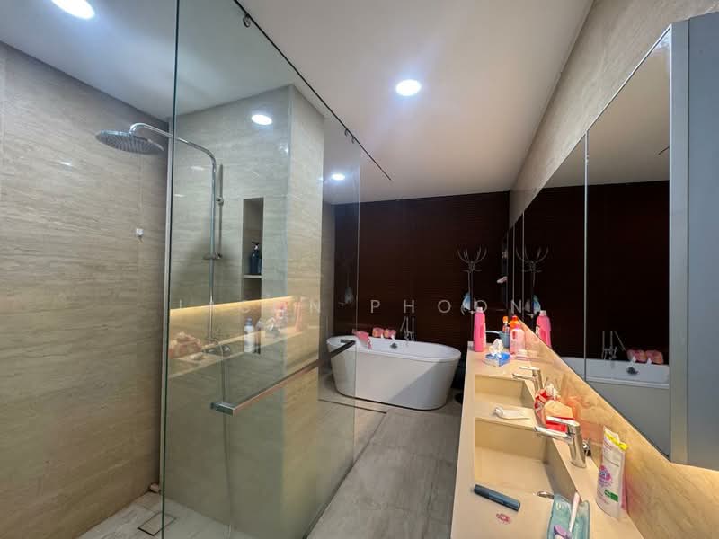 Shorefront Residences untuk Untuk Disewa - RM 7,800 /bulan, Apr 2026 - Bathroom - PropertyGuru.com.my