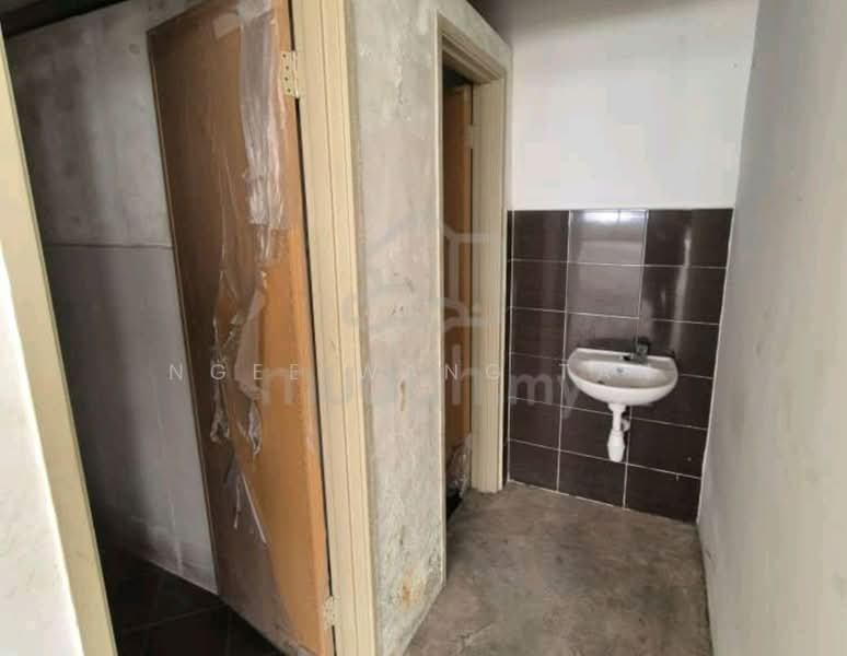 Gudang untuk Disewa di Krubong (Melaka) - Ngee Wang Tan - Bathroom - PropertyGuru.com.my