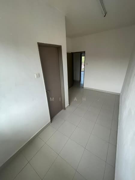 Double Sty Aman Putri Sg Buloh untuk Untuk Disewa - RM 1,500 /bulan, Apr 2026 - Corridor - PropertyGuru.com.my