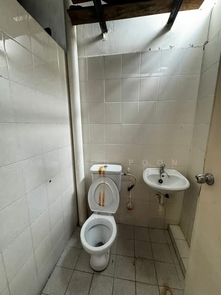 Raja Uda untuk Untuk Disewa - RM 3,500 /bulan, Apr 2026 - Bathroom - PropertyGuru.com.my