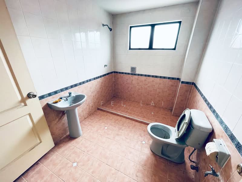 Bungalow for Rent in Taman Bukit Mewah Fasa 9 (Kajang) - Eiffel Lai - Bathroom - PropertyGuru.com.my