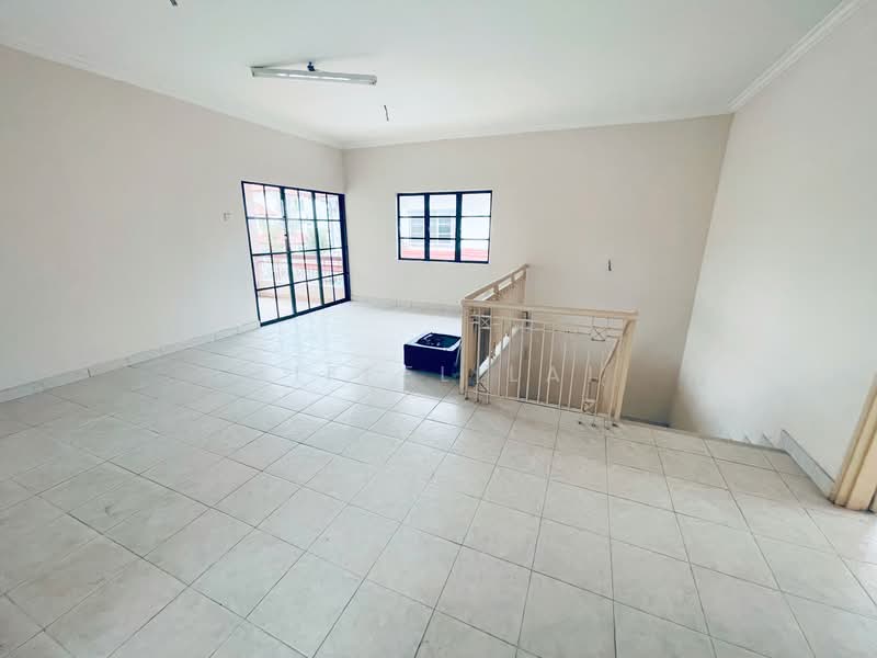 Bungalow for Rent in Taman Bukit Mewah Fasa 9 (Kajang) - Eiffel Lai - Living Room - PropertyGuru.com.my