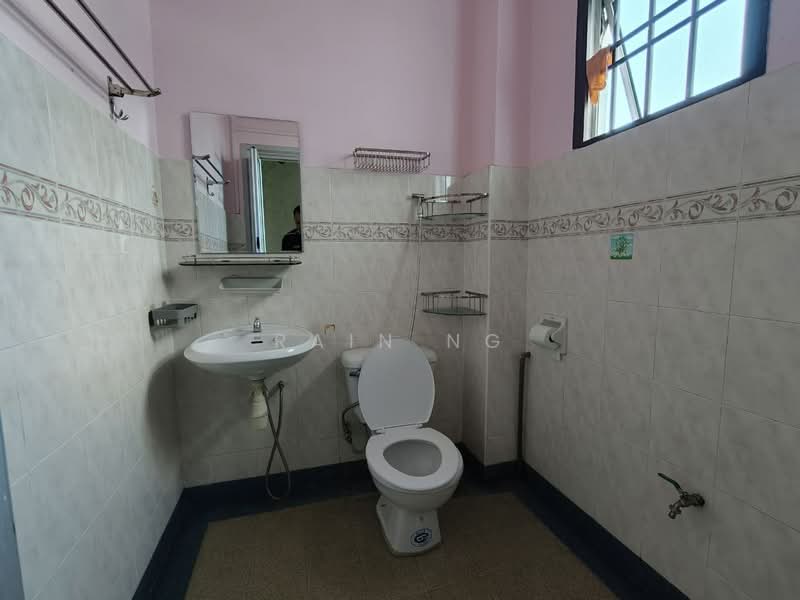 Taman Setia Indah untuk Untuk Disewa - RM 2,600 /bulan, Apr 2026 - Bathroom - PropertyGuru.com.my
