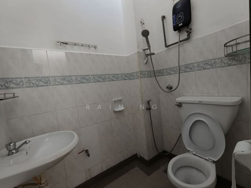Taman Setia Indah untuk Untuk Disewa - RM 2,600 /bulan, Apr 2026 - Bathroom - PropertyGuru.com.my