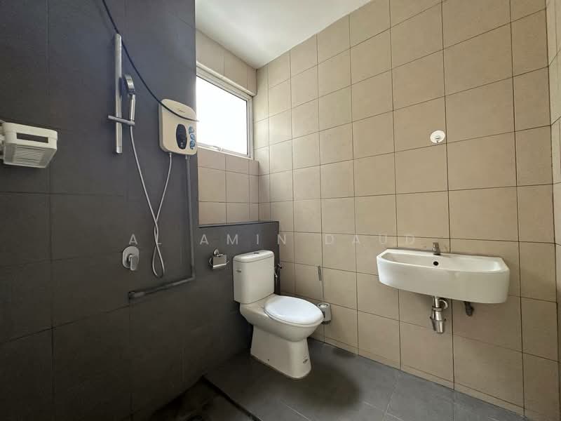 3-storey Terraced House for Rent in Taman Subang Mas (Subang Jaya) - Al Amin Daud - Bathroom - PropertyGuru.com.my