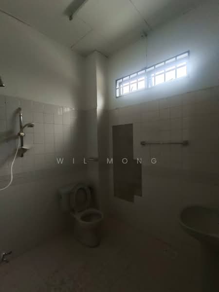 2-storey Terraced House for Sale in Taman Bukit Mewah (Tampoi) - Wil Mong - Bathroom - PropertyGuru.com.my