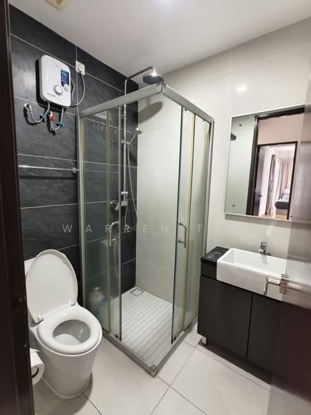 Condominium for Rent at Bay Laurel @ Country Garden Danga Bay - Warren Tay - Bathroom - PropertyGuru.com.my